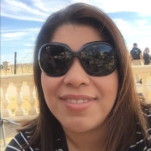 Meet your Posher, Ivett